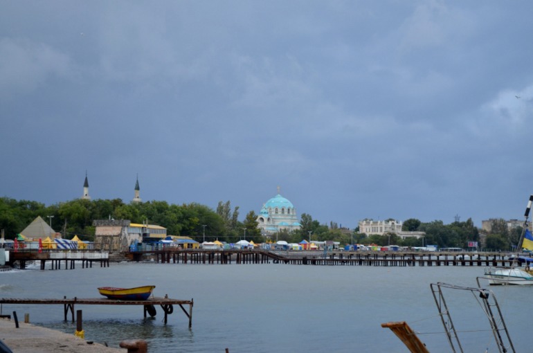 Евпатория.Набережная.На море шторм.