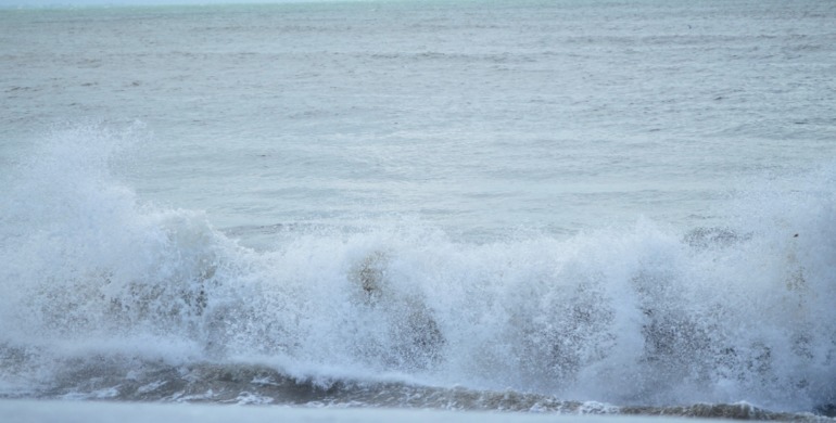 Евпатория.Набережная.На море шторм.