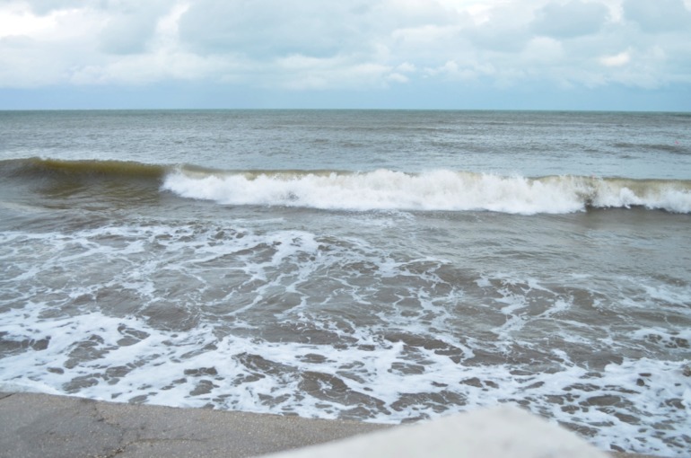 Евпатория.Набережная.На море шторм.