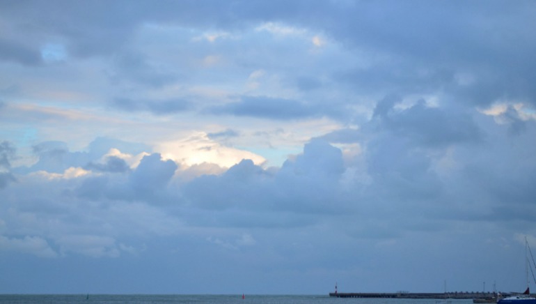 Евпатория.Набережная.На море шторм.