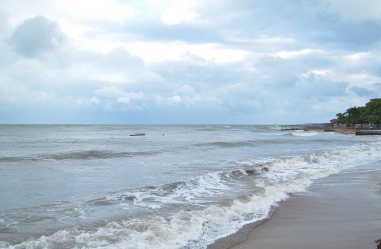 Евпатория.Набережная.На море шторм.