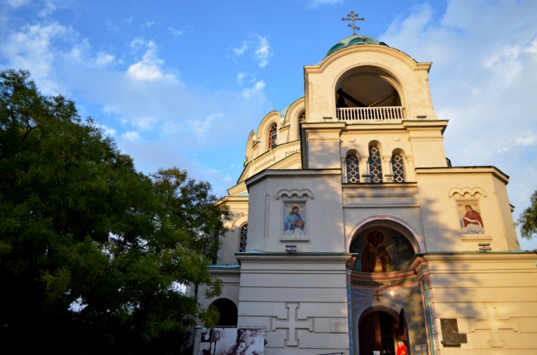 Евпатория.Набережная.На море шторм.