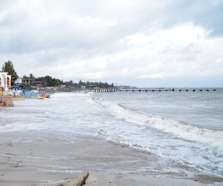 Евпатория.Набережная.На море шторм.