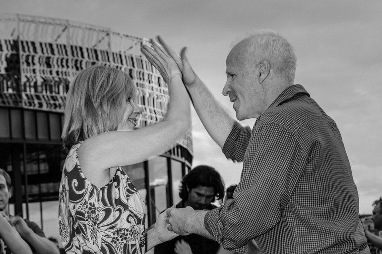 Танцы в городе!