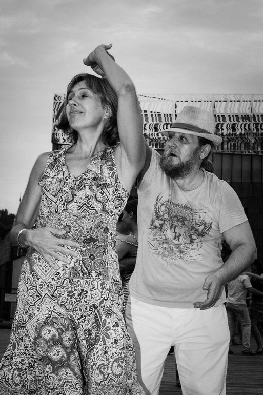 Танцы в городе!