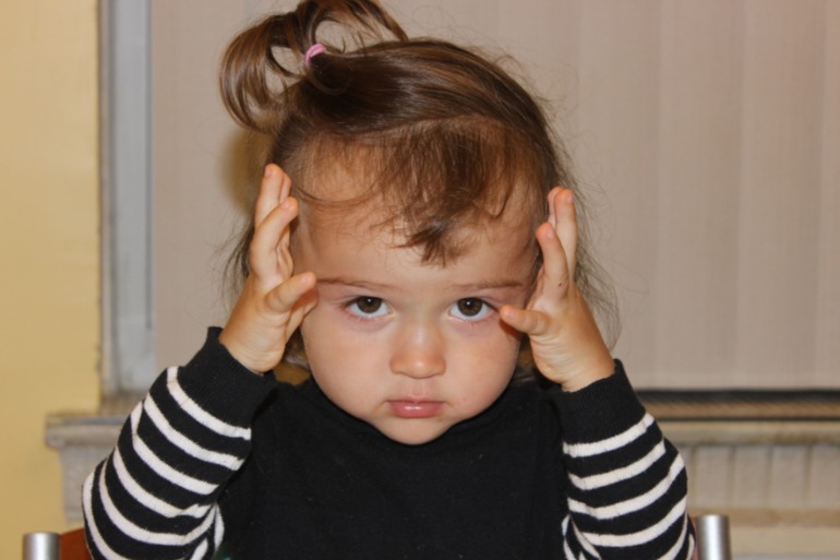 Научилась считать на пальцах до десяти