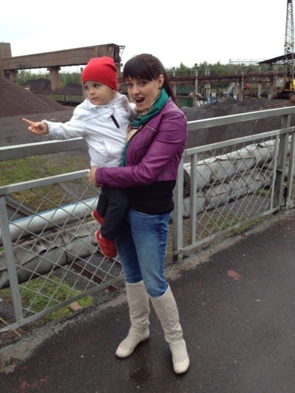 наша прогулка и папин 12 грузовик.....