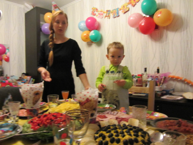 жуткие фотки с 2 летия(фоткала свекровь)