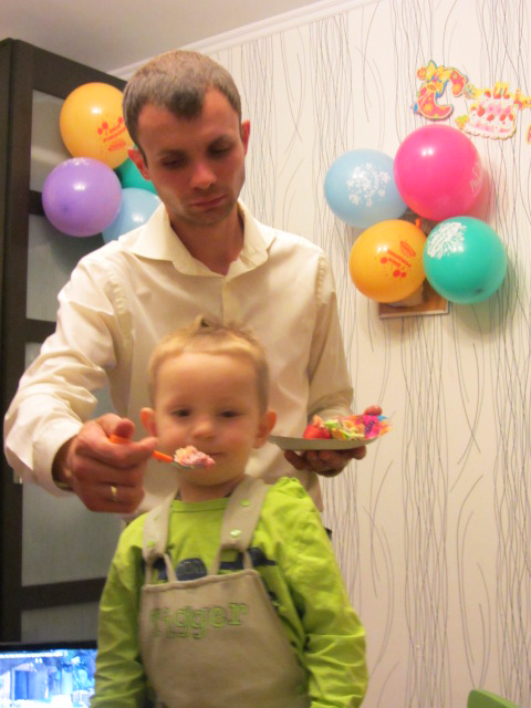 жуткие фотки с 2 летия(фоткала свекровь)