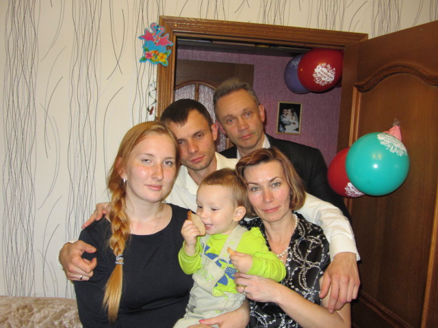 жуткие фотки с 2 летия(фоткала свекровь)