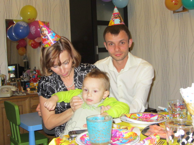 жуткие фотки с 2 летия(фоткала свекровь)