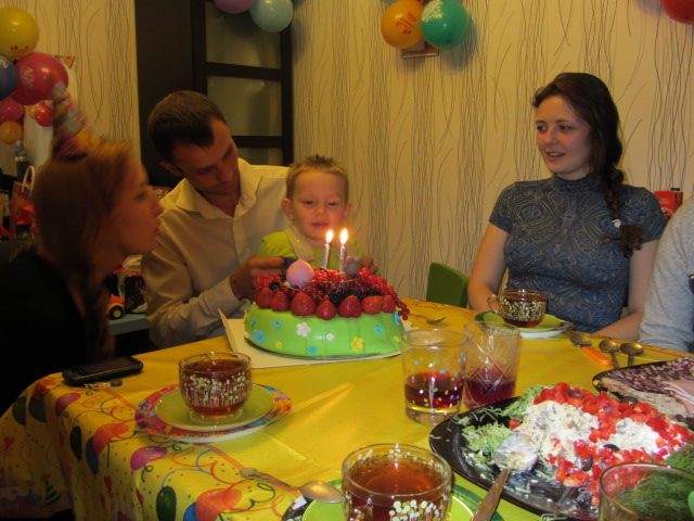 жуткие фотки с 2 летия(фоткала свекровь)