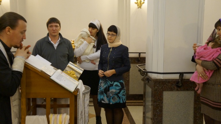 покрестили)