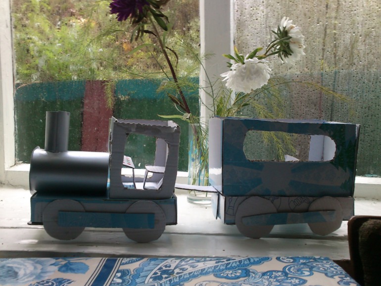 паровозик из картона