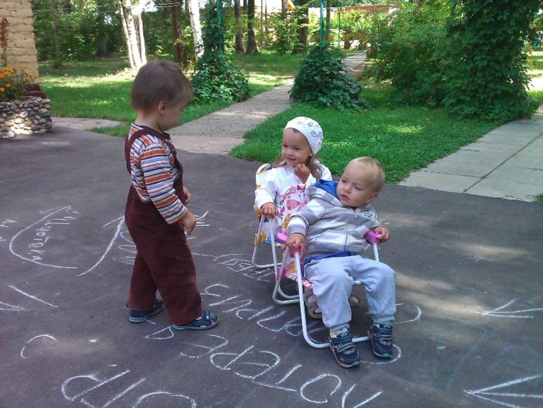 Детская любовь? Дружба? =)