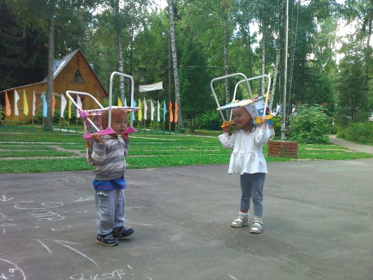 Детская любовь? Дружба? =)