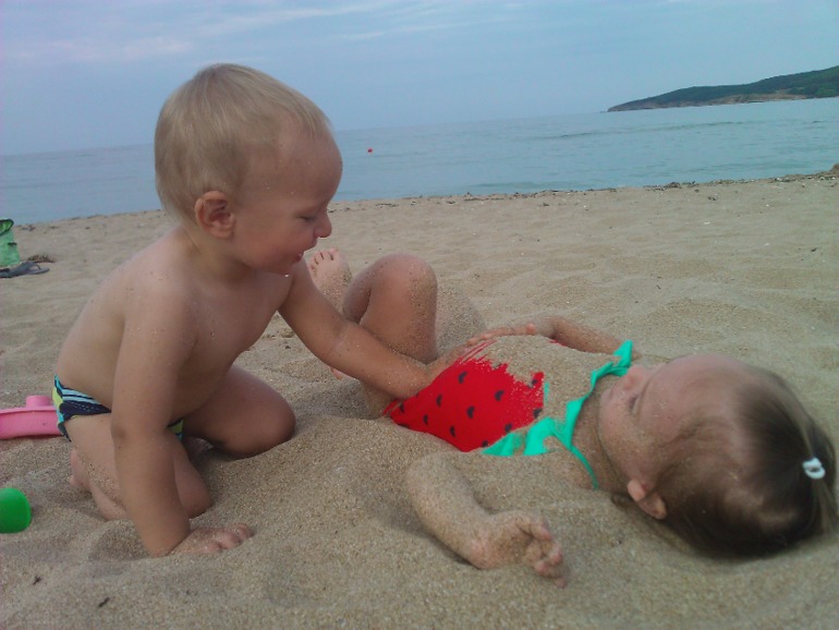 Детская любовь? Дружба? =)