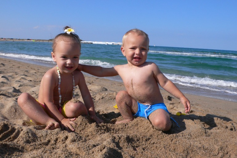 Детская любовь? Дружба? =)