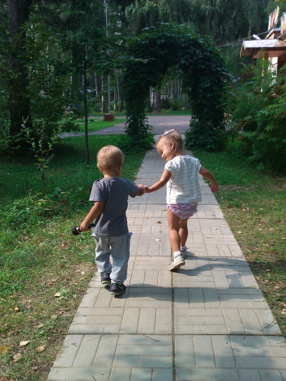 Детская любовь? Дружба? =)