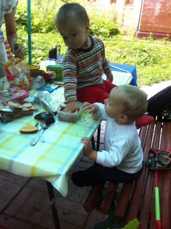 Детская любовь? Дружба? =)