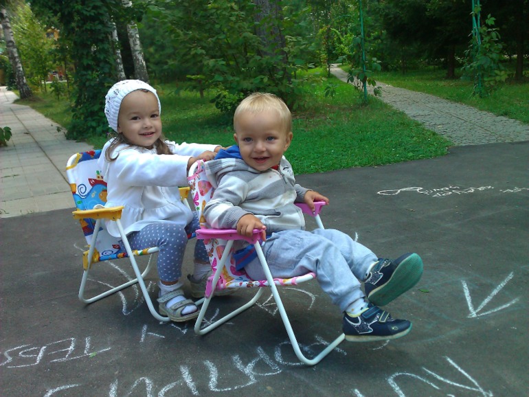 Детская любовь? Дружба? =)