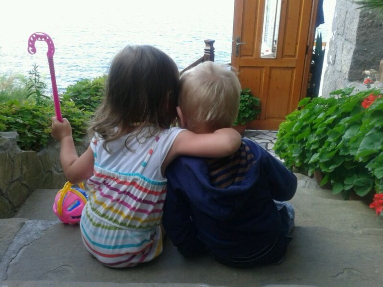 Детская любовь? Дружба? =)