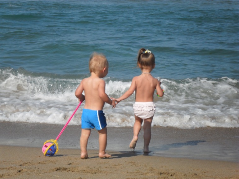 Детская любовь? Дружба? =)