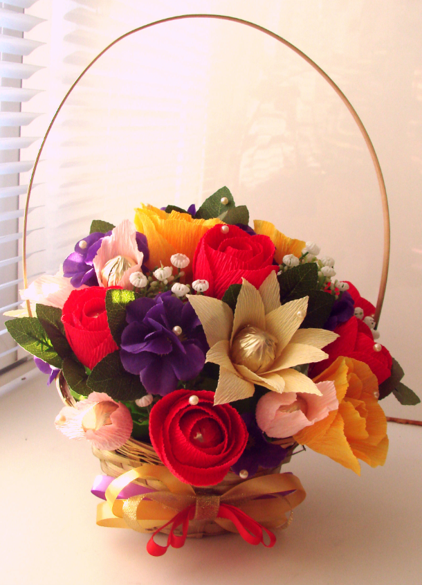 Букет для маленькой принцессы и корзиночка по случаю хорошего настроения ;)).