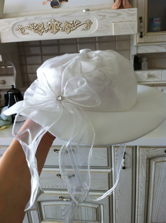 красивое,нарядное платье греческого дизайнера на 2 года,4000 тыс, Питер.