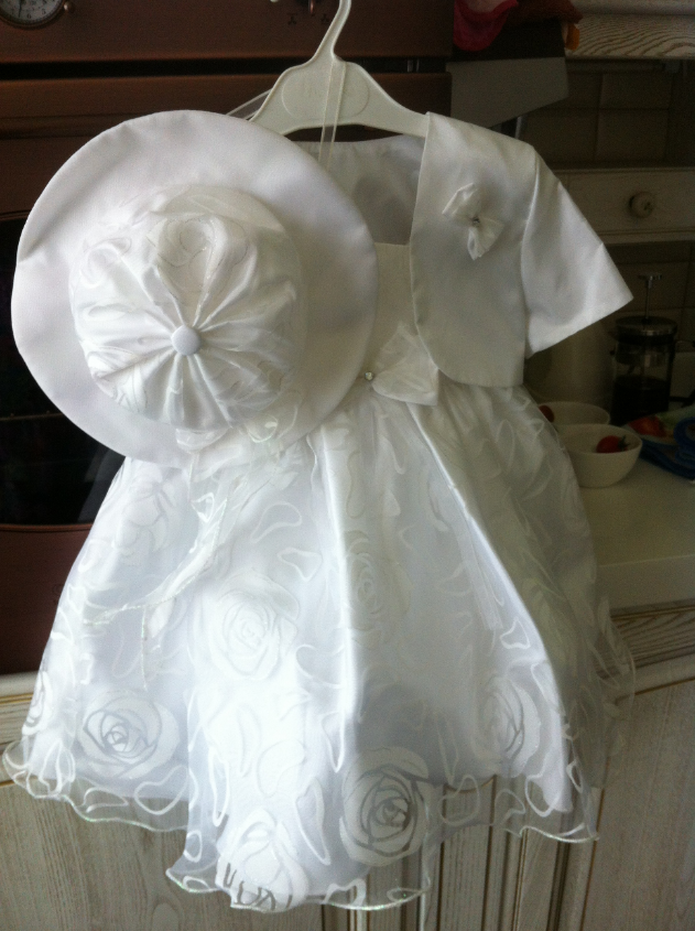 красивое,нарядное платье греческого дизайнера на 2 года,4000 тыс, Питер.