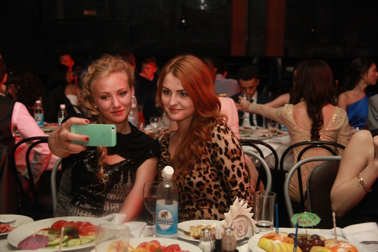 Риточкин выпуск из школы))