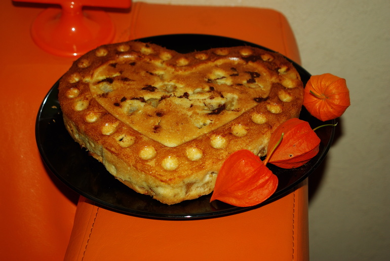 Моя первая шарлотка в этом году из своих яблок)