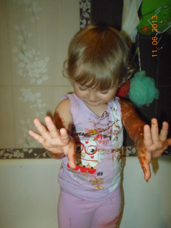 Немного порисовали пальчиковыми красками...