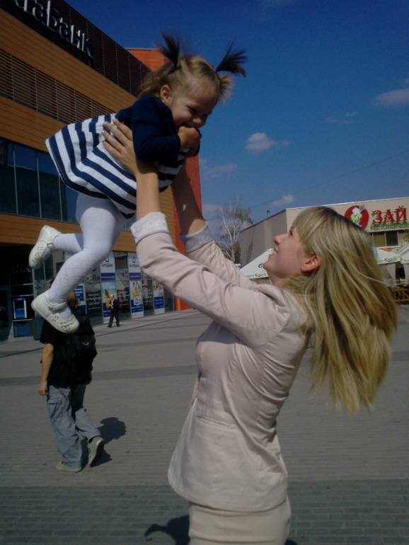 Нам 1 год и 3 месяца уже, а я и не заметила))