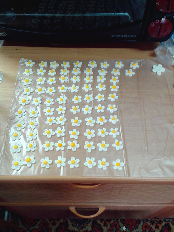 Торт Маше из мастики с ромашками..