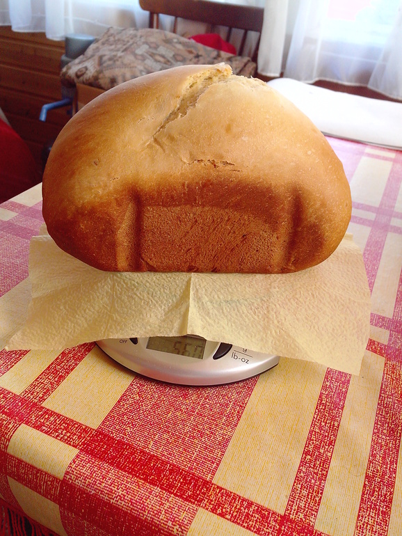 Научилась печь хлеб...