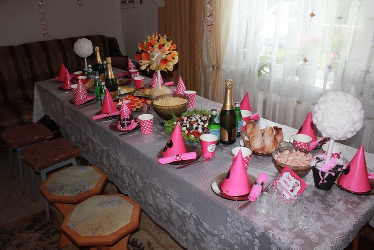 Наши 2 годика в стилле Минни Маус)