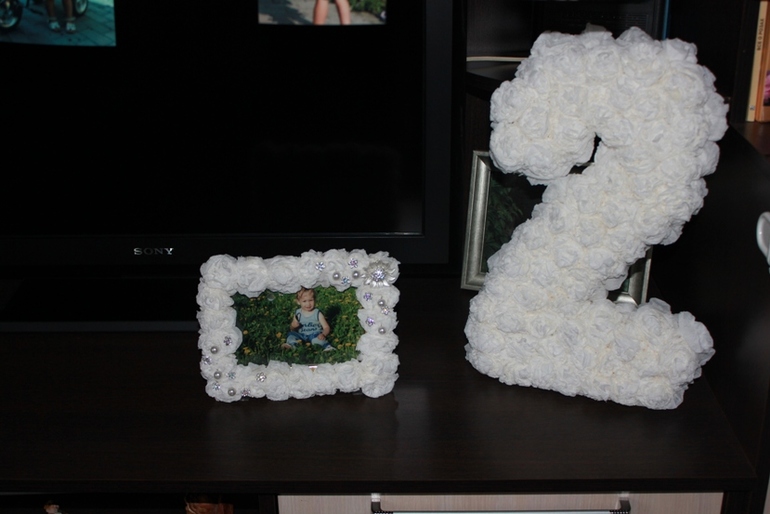 Наши 2 годика в стилле Минни Маус)