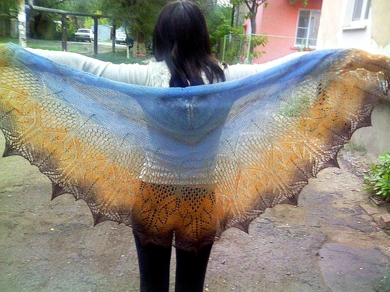 кто с чем, а я как всегда с шалями