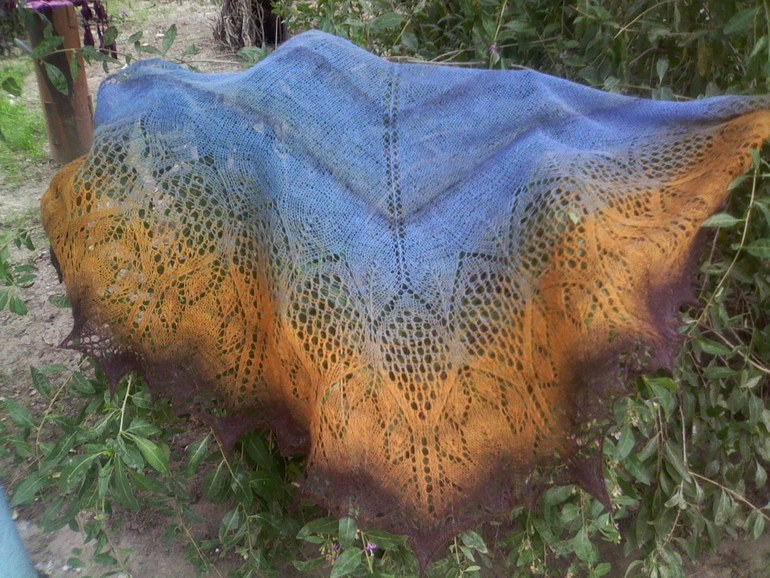 кто с чем, а я как всегда с шалями