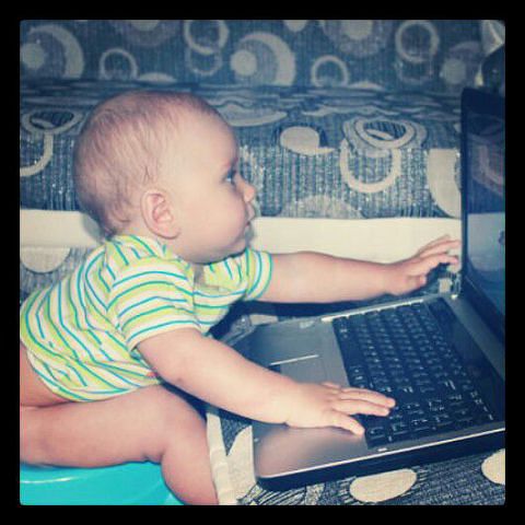 Сегодня сама задала такой вопрос (Как приучить ребенка к горшку..?) ... а потом нашла отличную статью, решила опубликовать!