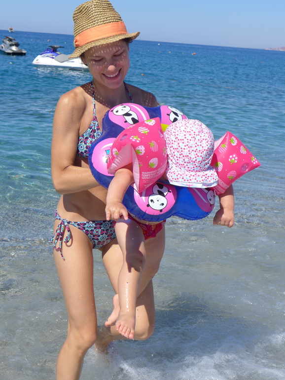 Соне 1 год и 9 месяцев!)