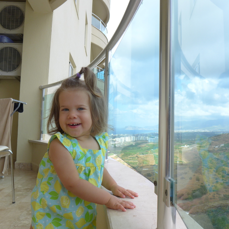 Соне 1 год и 9 месяцев!)