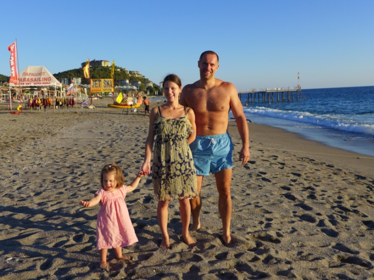 Соне 1 год и 9 месяцев!)