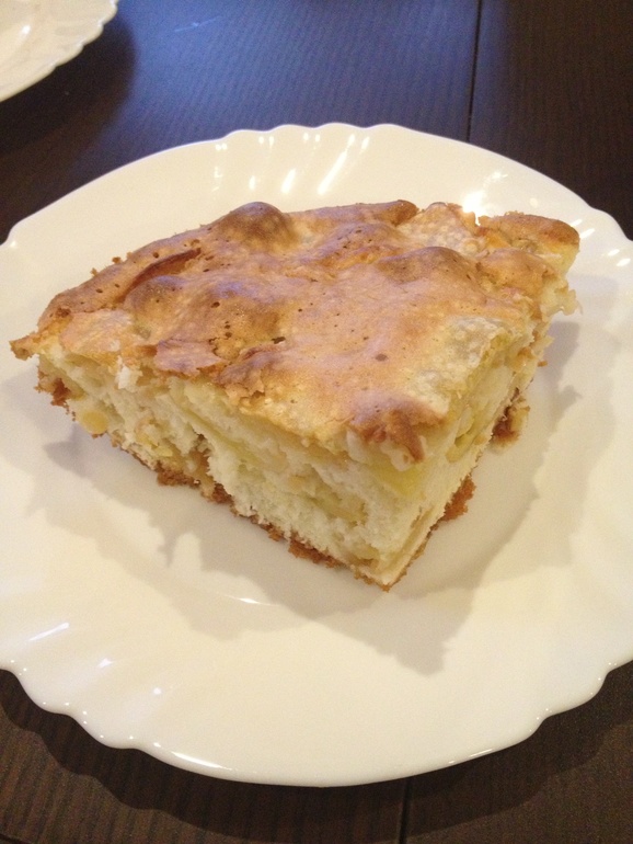 Шарлотка с яблоками и кедровыми орешками!