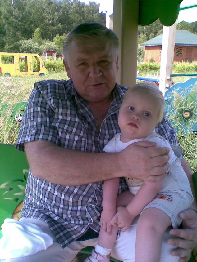 Два моих самых родных и любимых человека - муж и Валерик. День всех святых - 30 июня 2013 года.  35 годовщина нашей свадьбы.