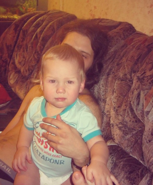 Сына покажу вот, сейчас ему уже почти год и 8, а на фотке год и 4.