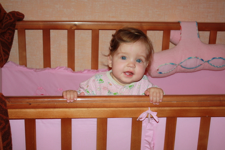 Встала в кроватке 8 мес 4 дня