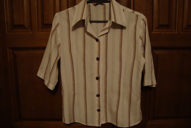 Продам женские классические деловые костюмы офисного стиля.