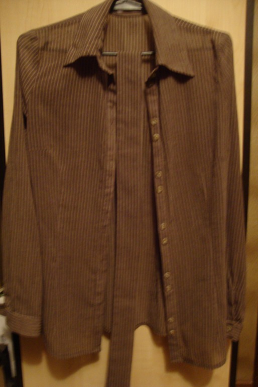 Продам женские классические деловые костюмы офисного стиля.